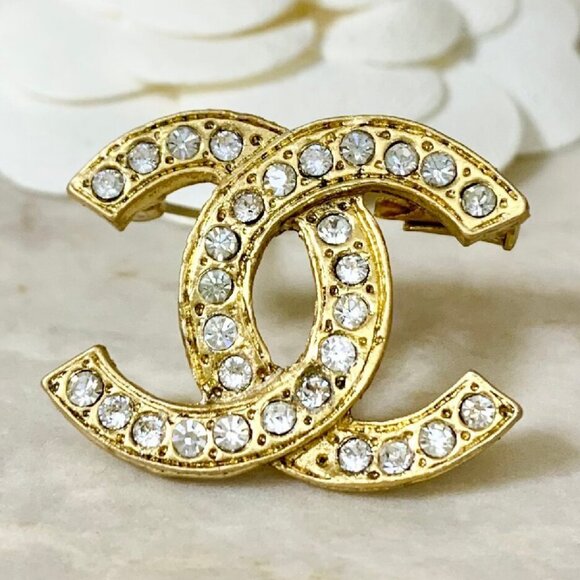 CHANEL CC Logo Rhinestone Vintage Brooch Gold Tone Pin Auth D-k1157